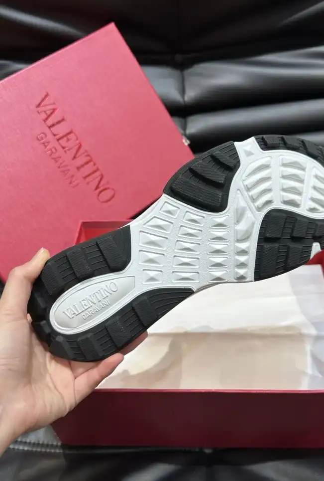 hype Valentino Sneakers