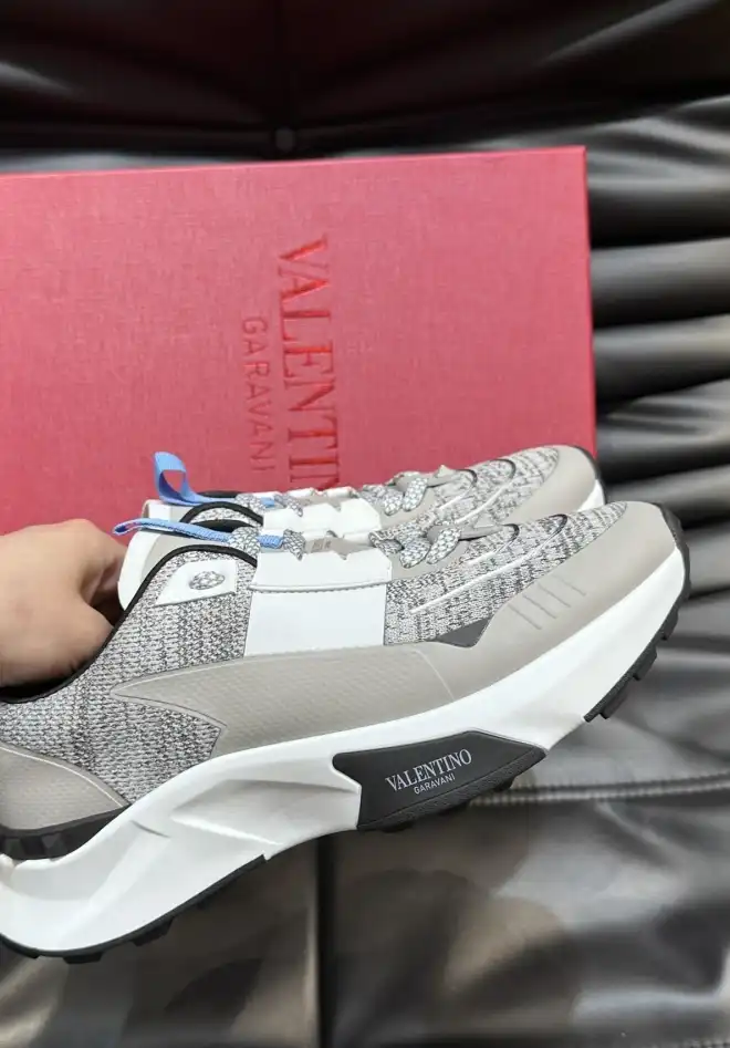 hype Valentino Sneakers