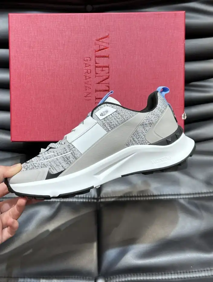 hype Valentino Sneakers