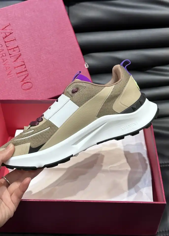 hype Valentino Sneakers