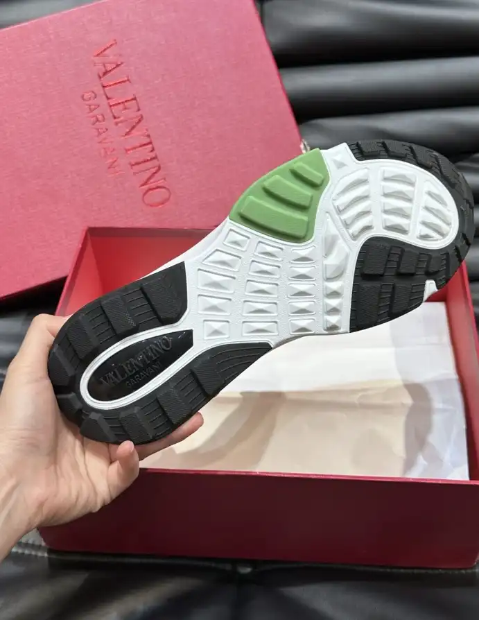 hype Valentino Sneakers