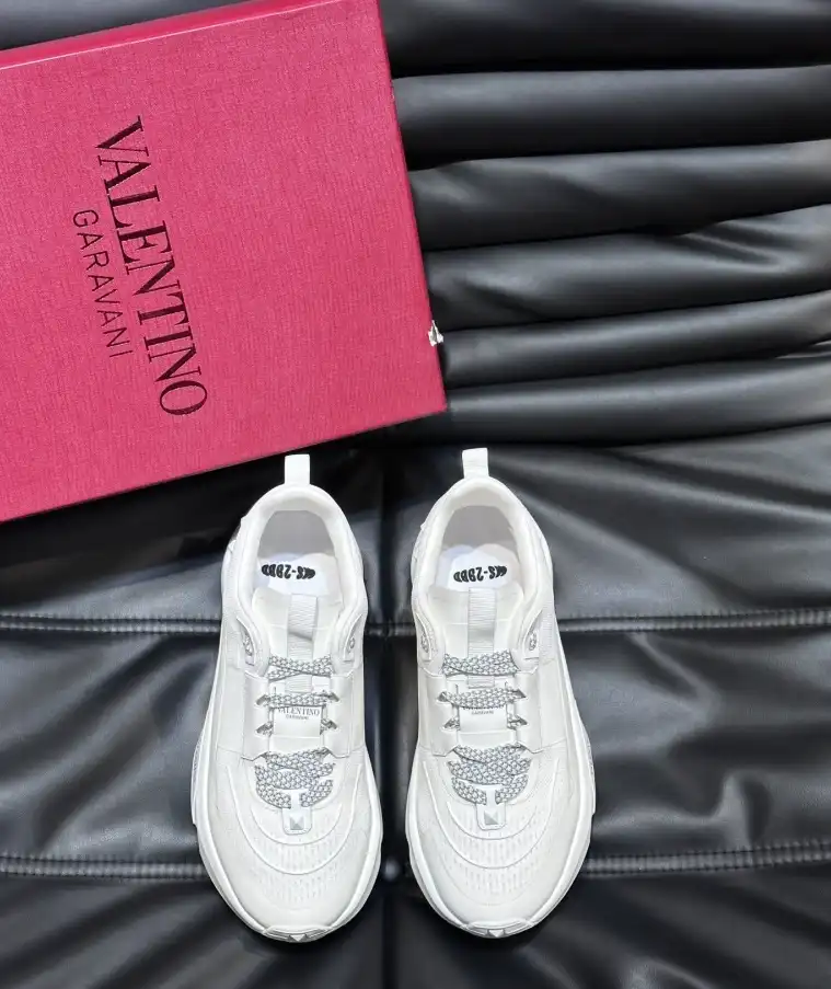 hype Valentino Sneakers