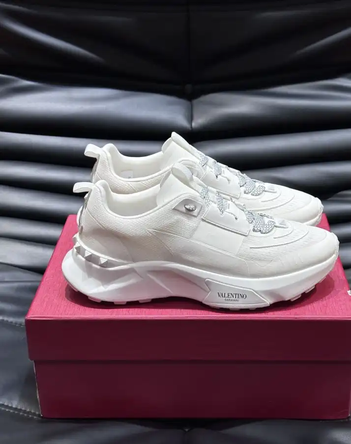 hype Valentino Sneakers