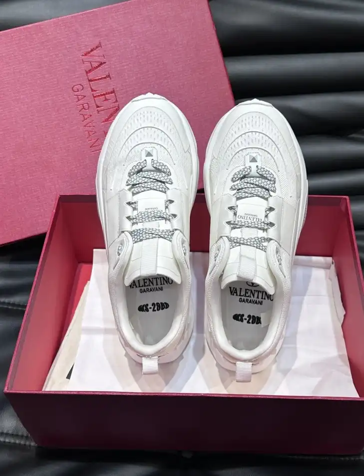 hype Valentino Sneakers