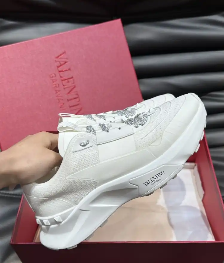 hype Valentino Sneakers