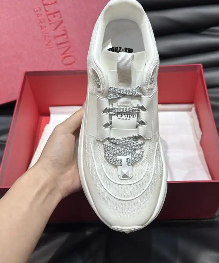 hype Valentino Sneakers