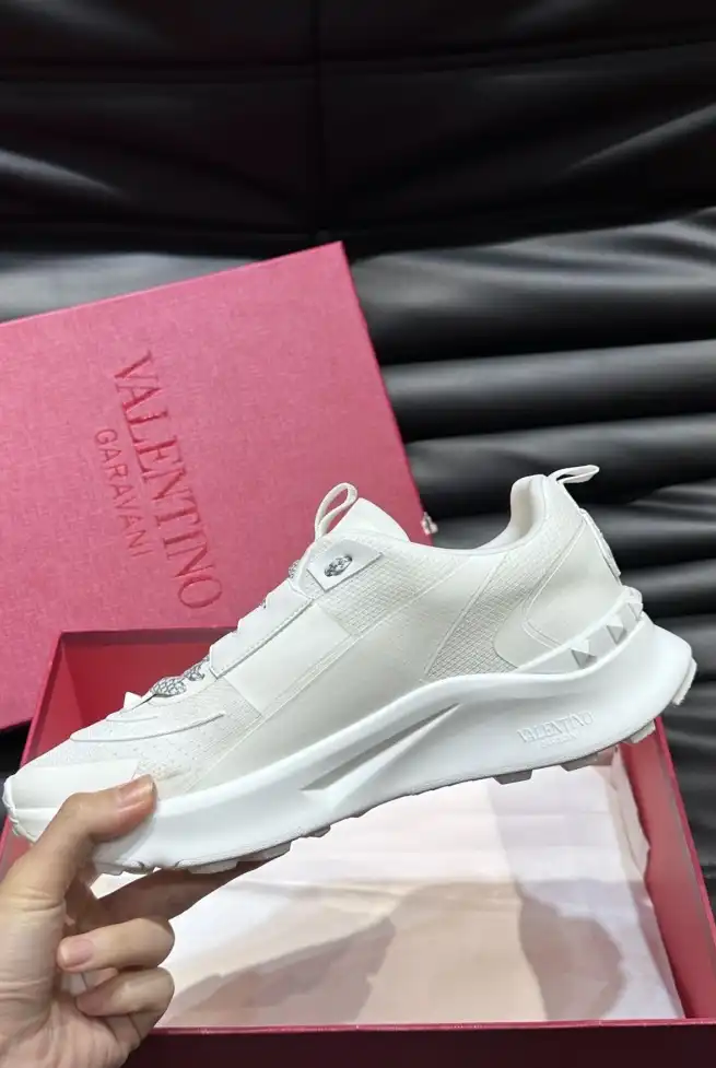 hype Valentino Sneakers