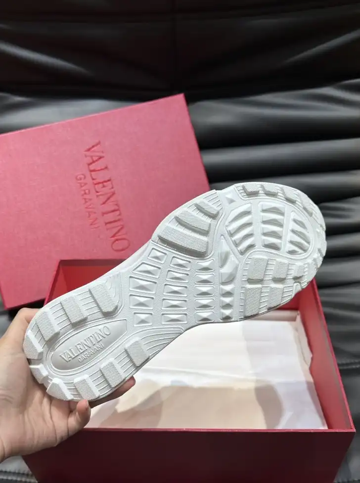 hype Valentino Sneakers