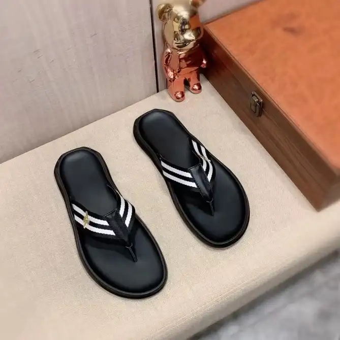 hype Gucci Slippers