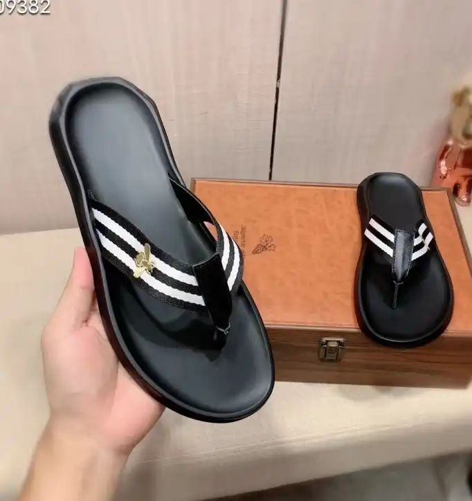 hype Gucci Slippers