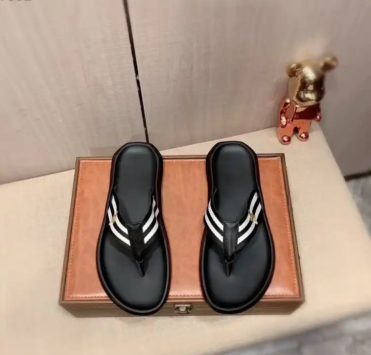 hype Gucci Slippers