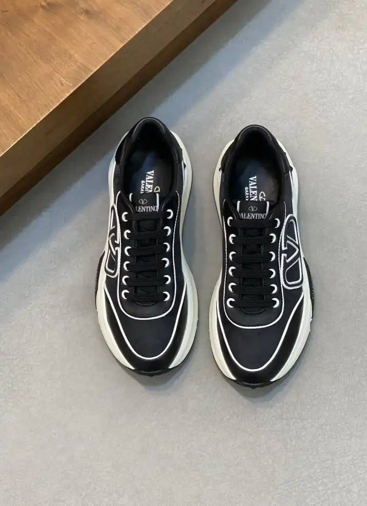 hype Valentino Sneakers