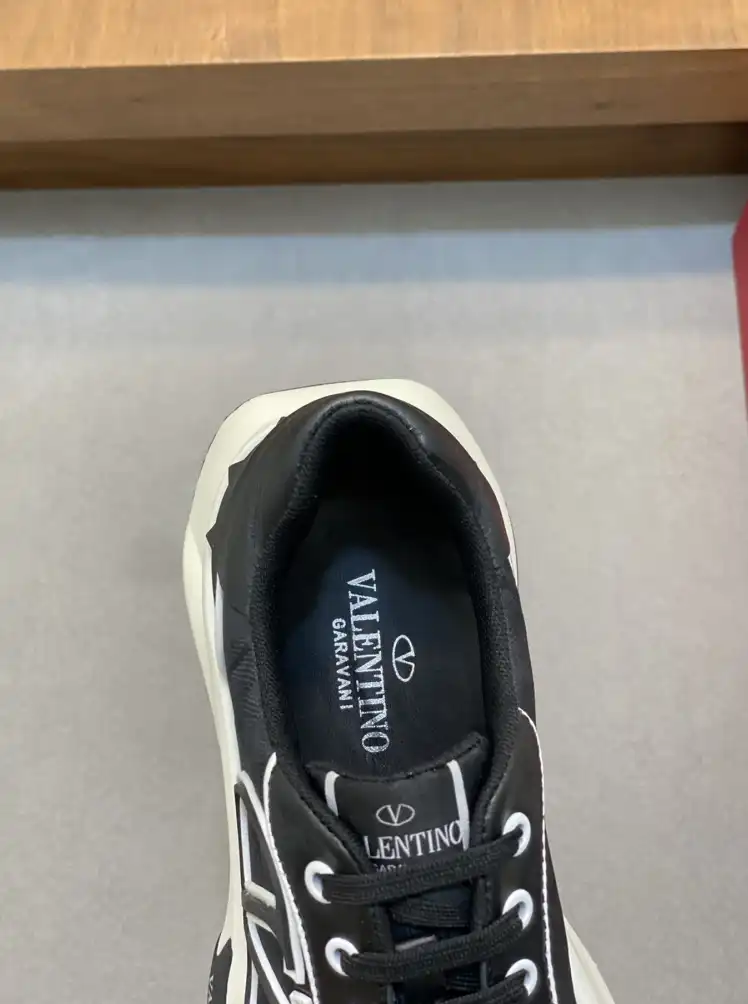 hype Valentino Sneakers