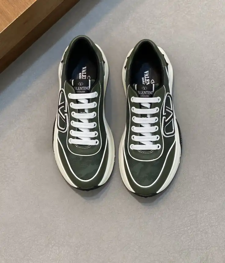 hype Valentino Sneakers