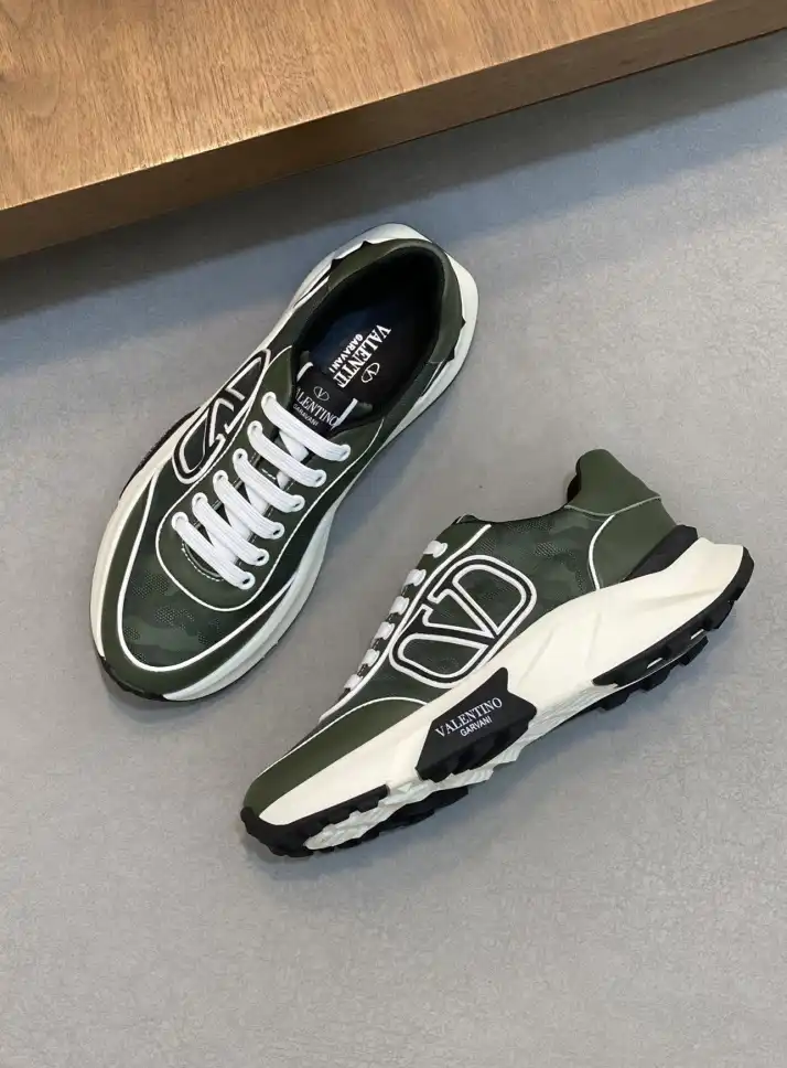 hype Valentino Sneakers