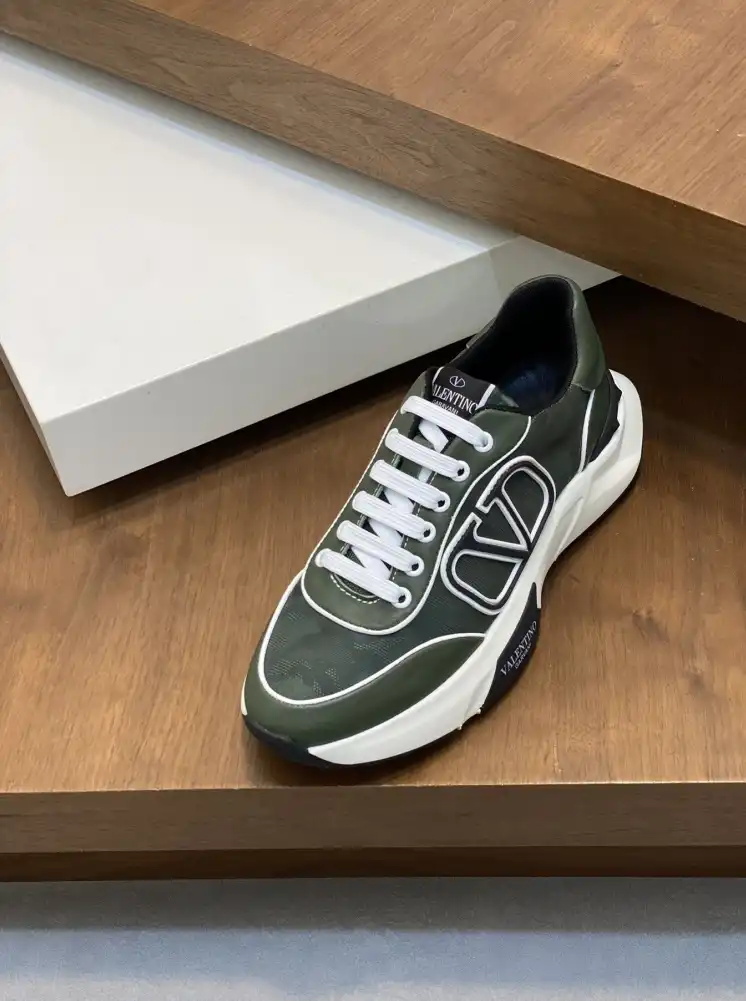 hype Valentino Sneakers