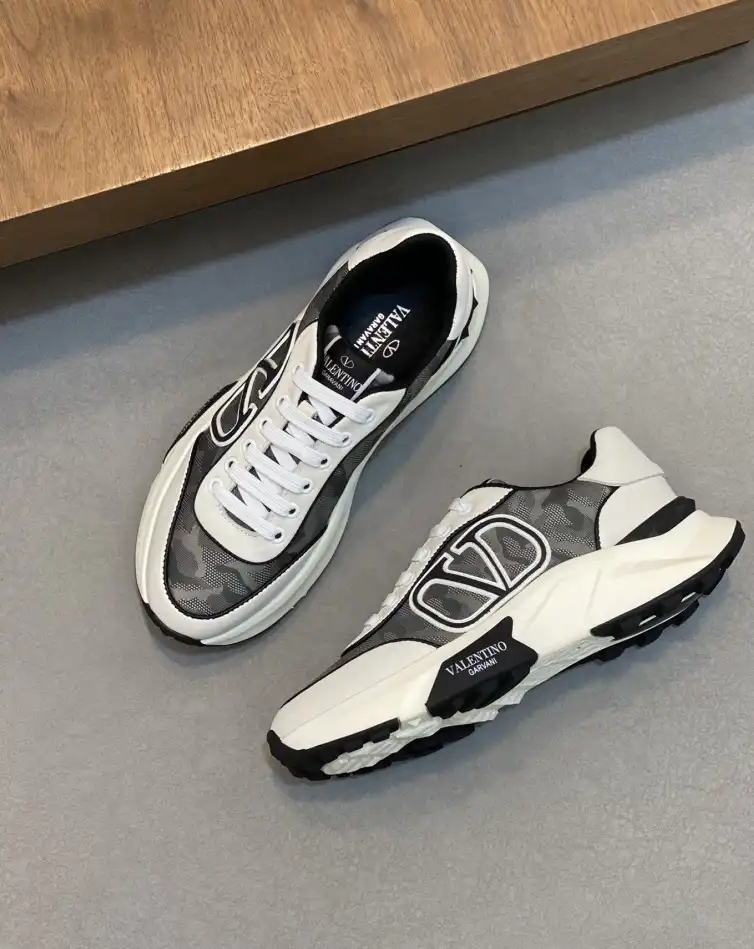 hype Valentino Sneakers