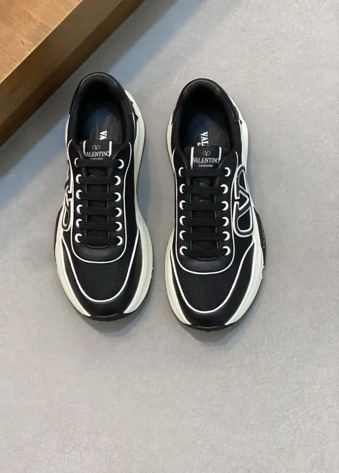 hype Valentino Sneakers