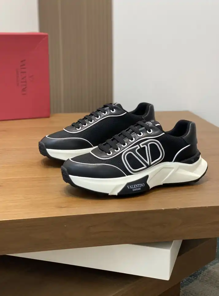 hype Valentino Sneakers