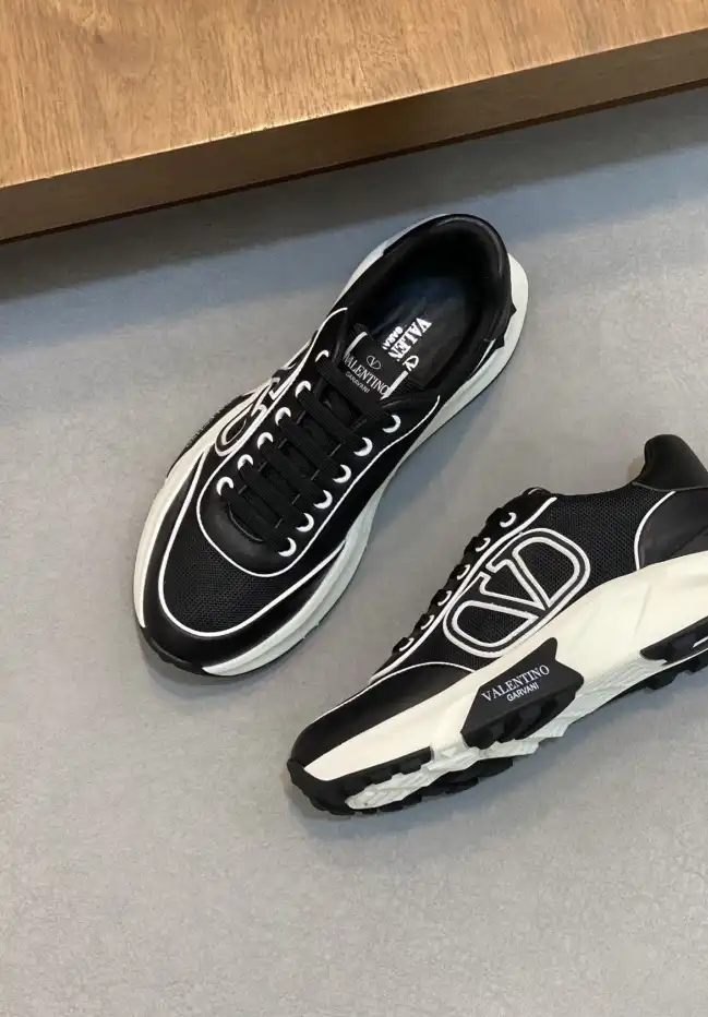 hype Valentino Sneakers