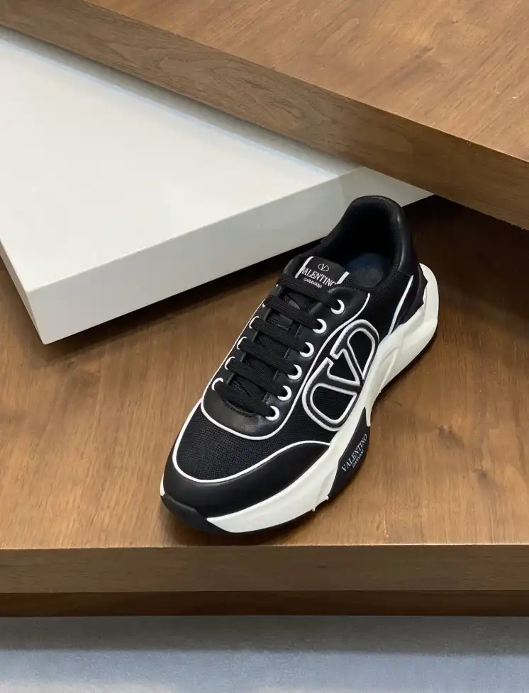 hype Valentino Sneakers