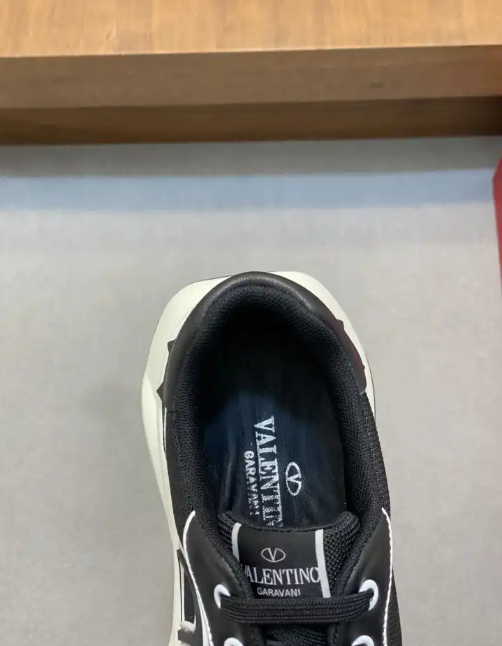 hype Valentino Sneakers