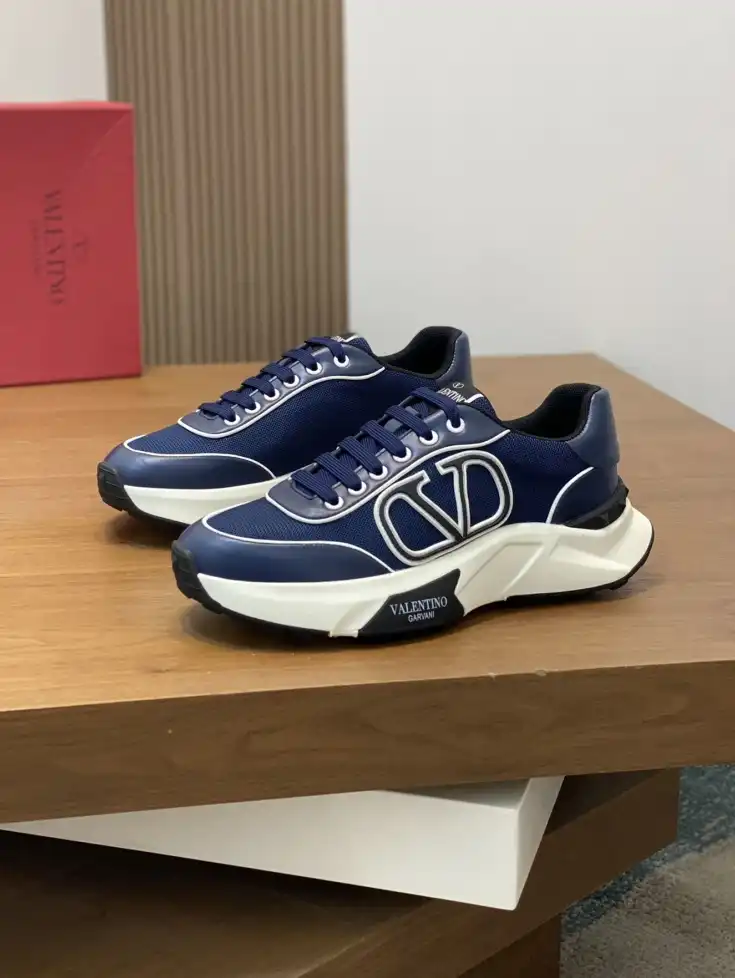 hype Valentino Sneakers