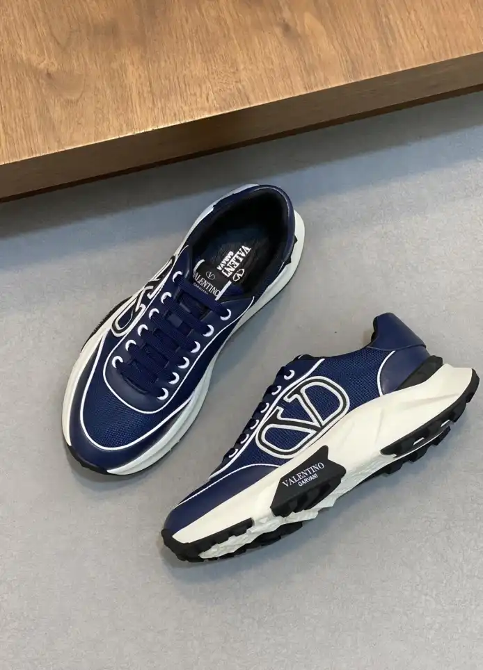 hype Valentino Sneakers