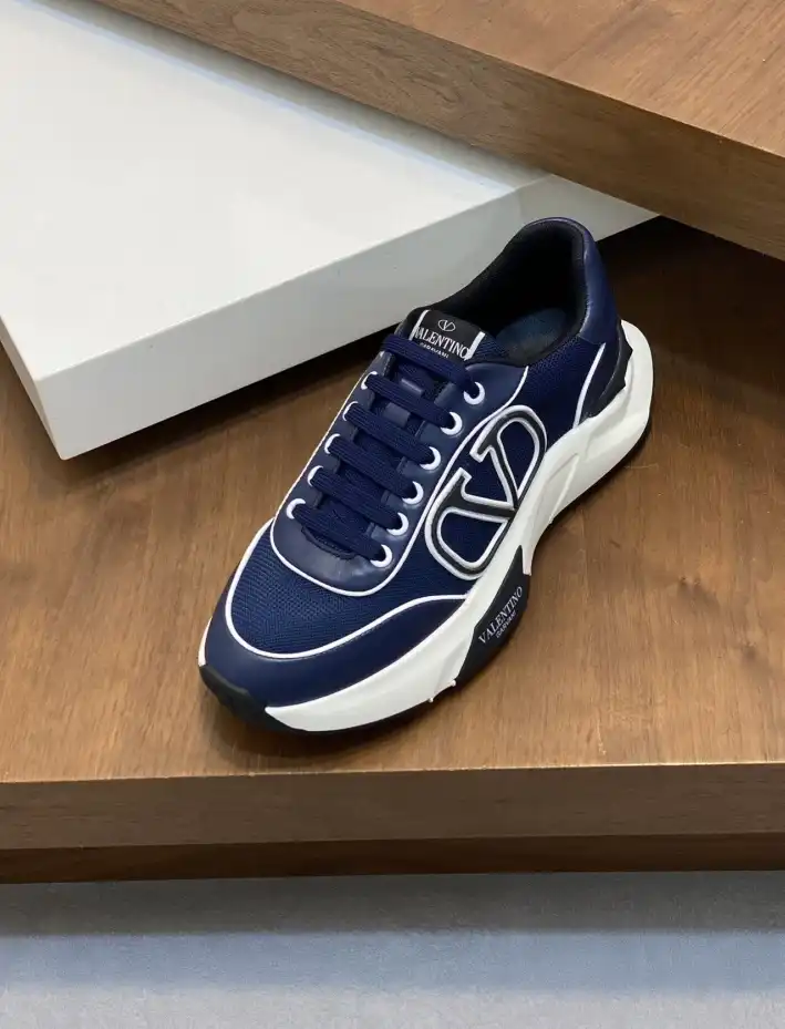 hype Valentino Sneakers