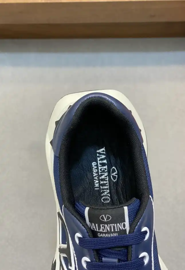 hype Valentino Sneakers