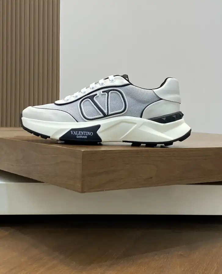 hype Valentino Sneakers