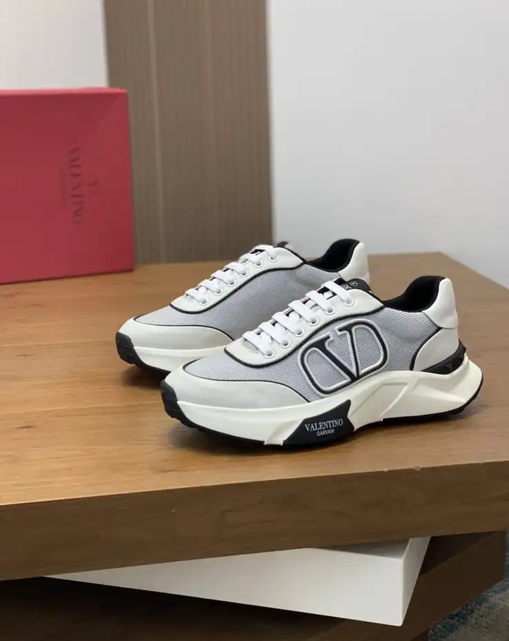 hype Valentino Sneakers