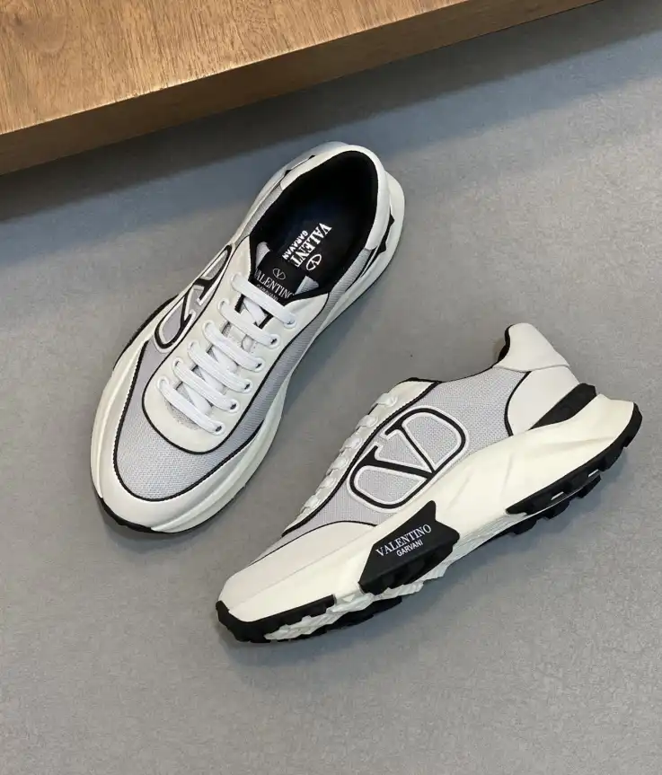 hype Valentino Sneakers