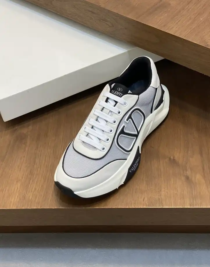 hype Valentino Sneakers