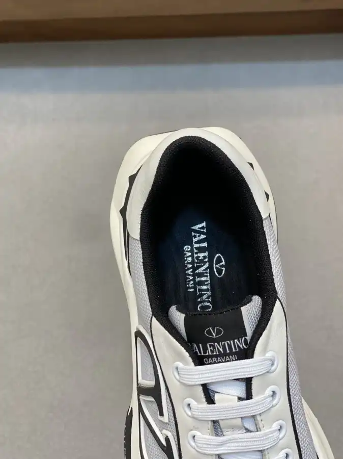 hype Valentino Sneakers