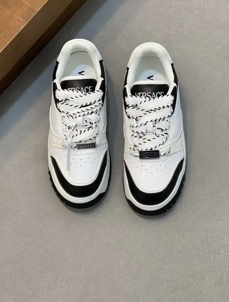 hype Givenchy Sneakers