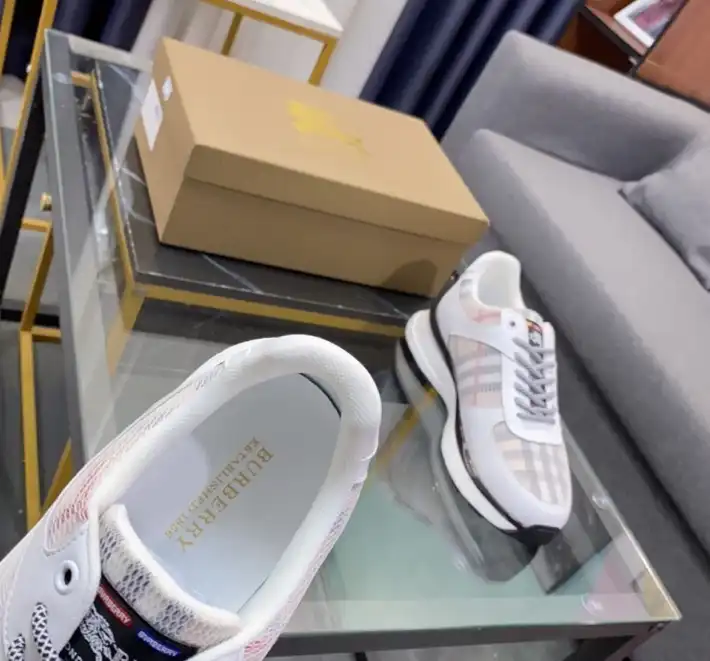 hype Burberry Sneakers