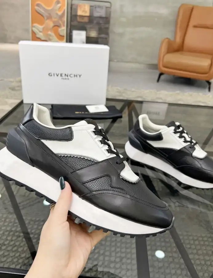 hype Givenchy Sneakers