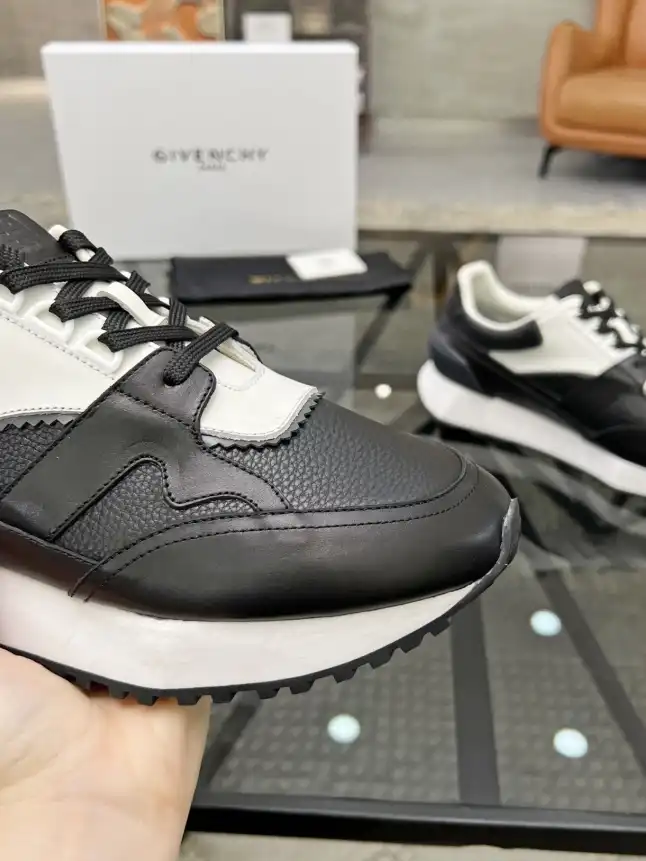 hype Givenchy Sneakers