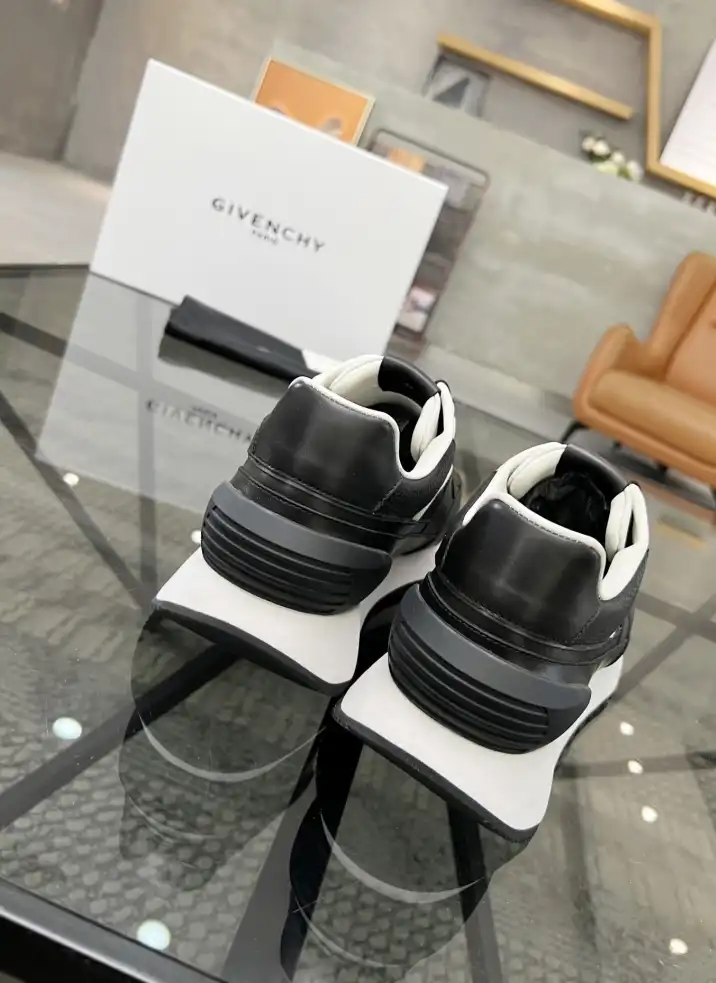 hype Givenchy Sneakers