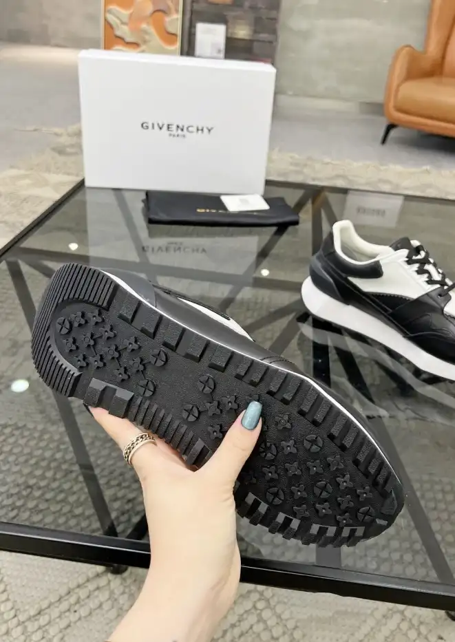 hype Givenchy Sneakers