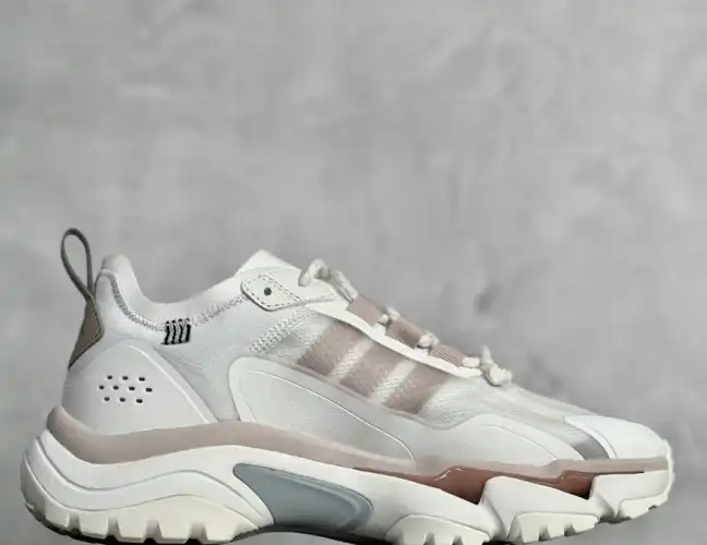 hype Adidas Sneakers