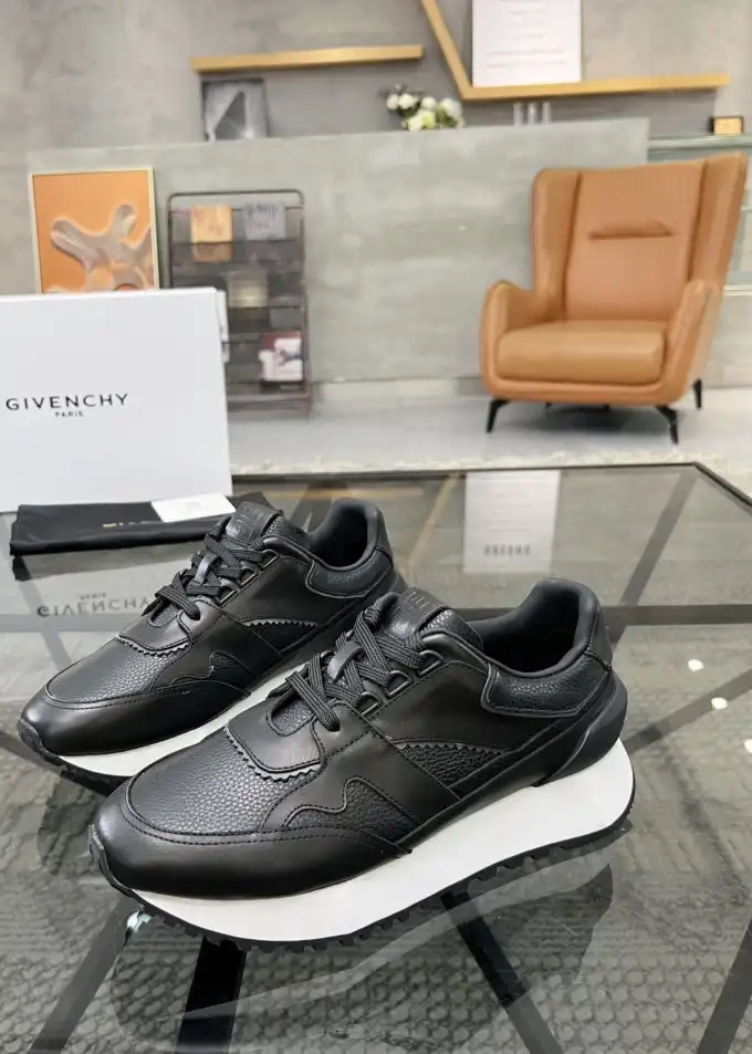 hype Givenchy Sneakers