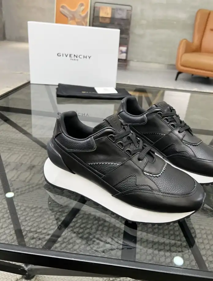 hype Givenchy Sneakers