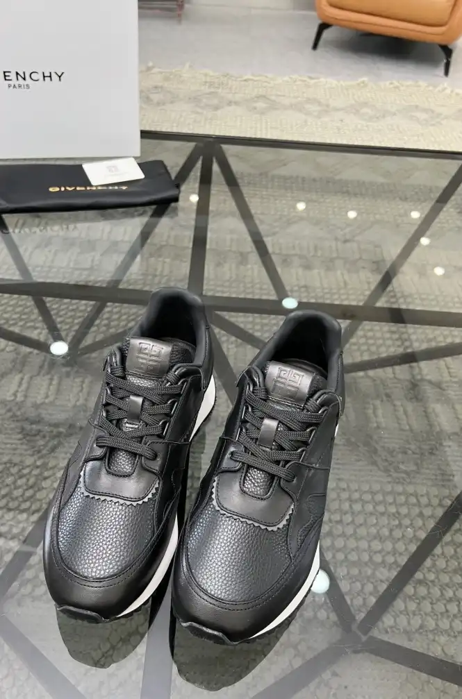 hype Givenchy Sneakers