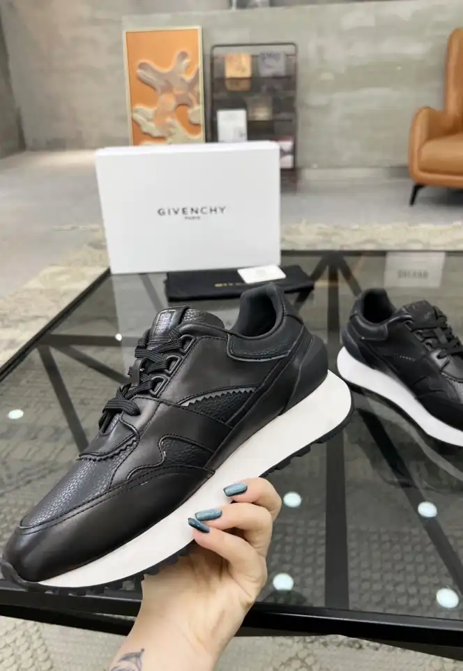 hype Givenchy Sneakers