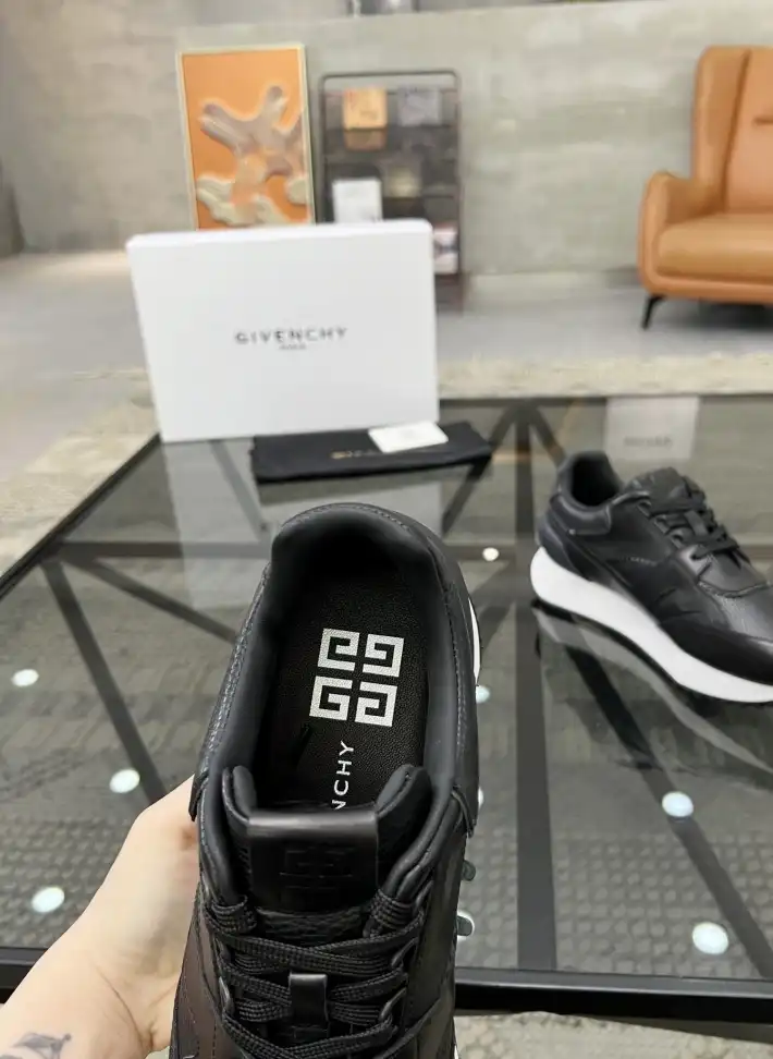 hype Givenchy Sneakers