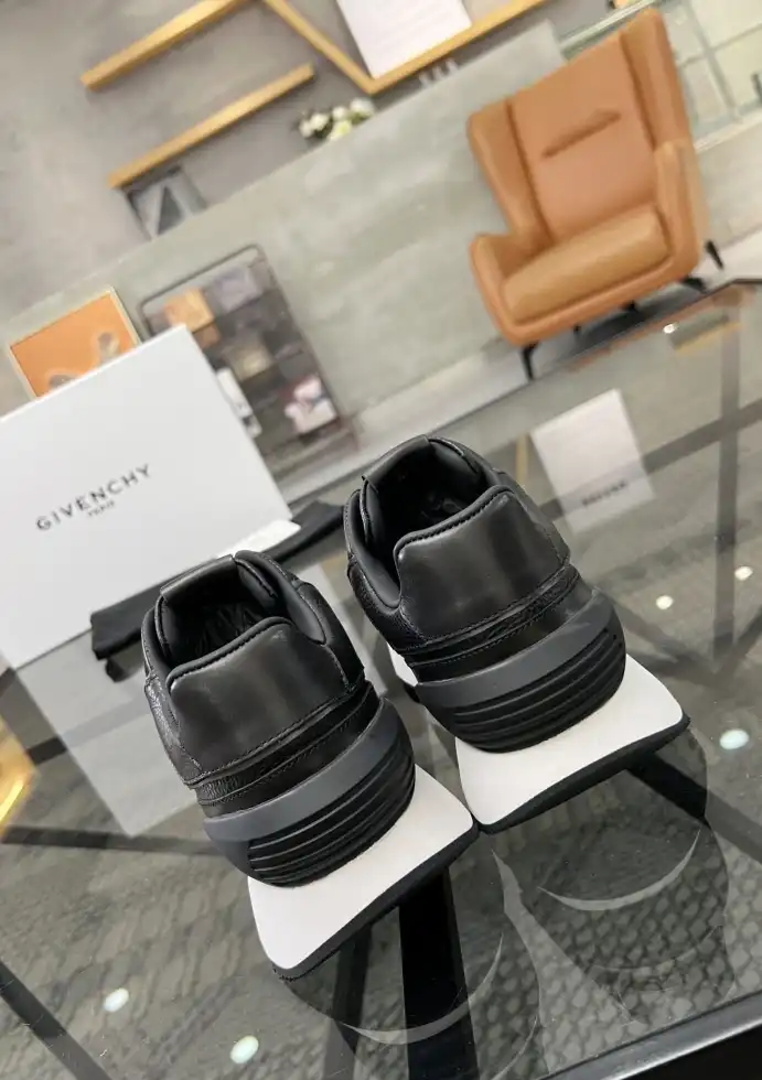 hype Givenchy Sneakers