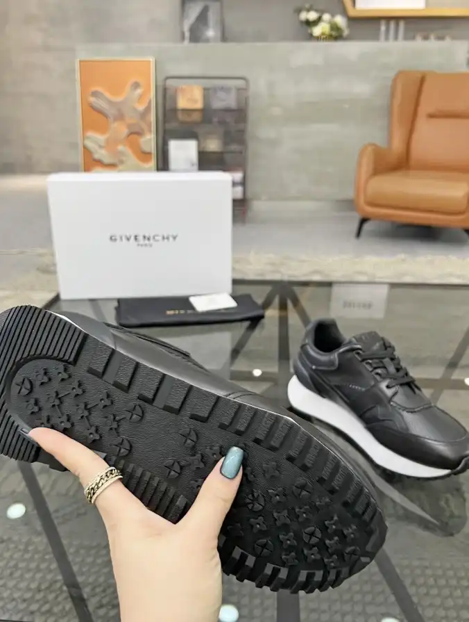 hype Givenchy Sneakers