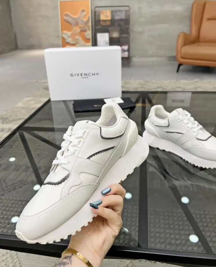 hype Givenchy Sneakers